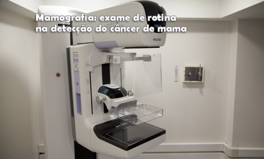 Foto de um aparelho de mamografia